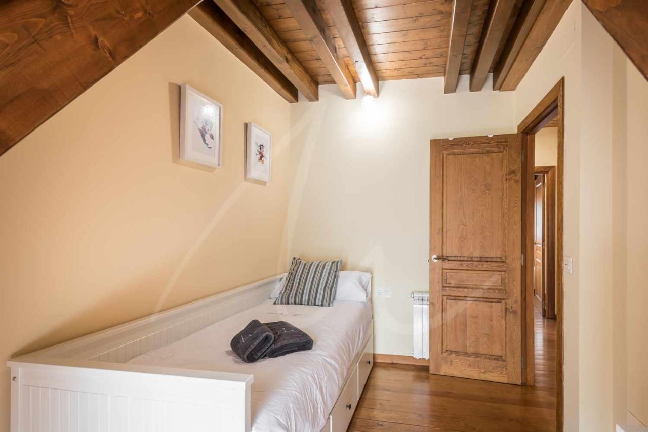 Casa Artiga De Lin By Seamount Rentals Les Bordes Eksteriør billede