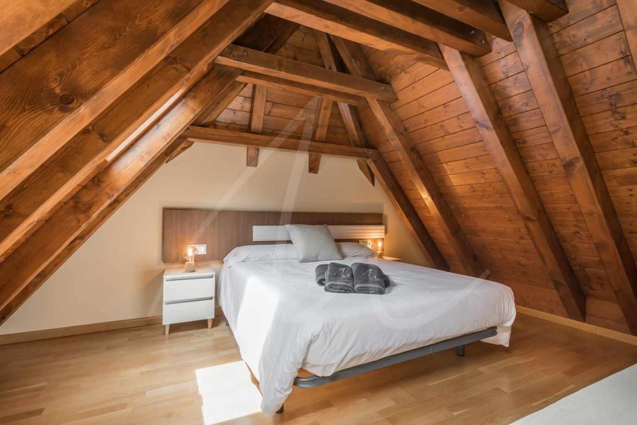 Casa Artiga De Lin By Seamount Rentals Les Bordes Eksteriør billede